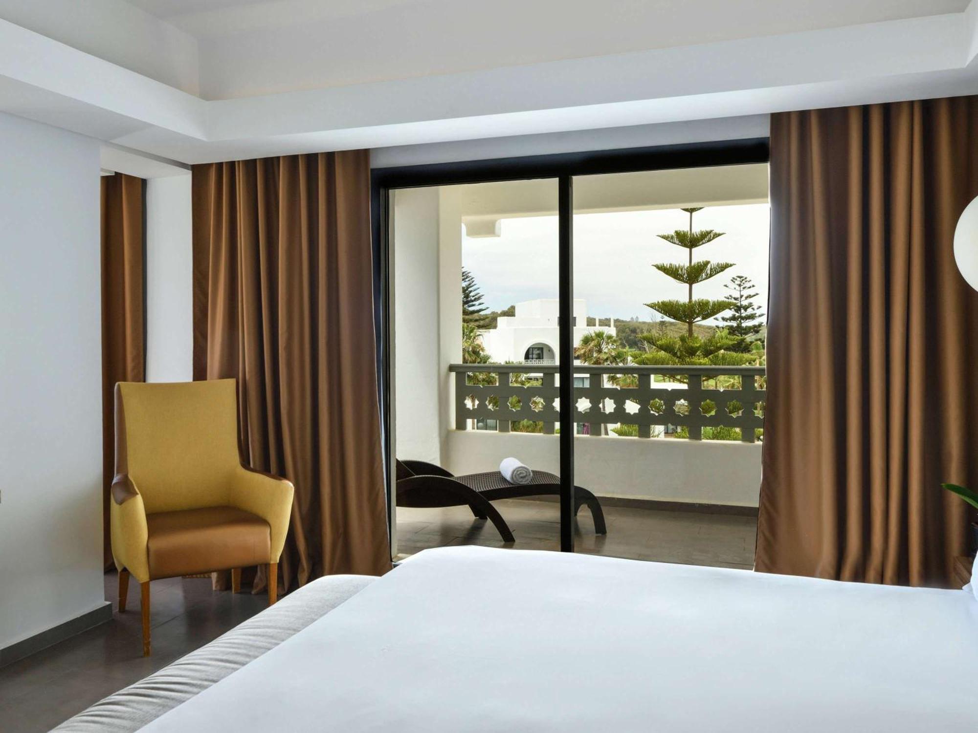 Pullman Mazagan Royal Golf & Spa El Jadida Εξωτερικό φωτογραφία Curtains in a bedroom
